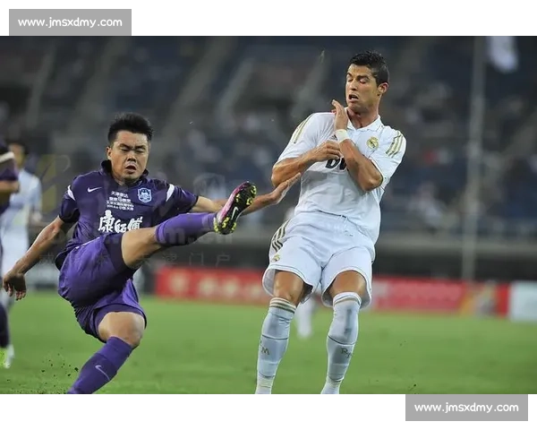 皇马对阵天津泰达引发中西足球碰撞的焦点之战备受关注的国际热身赛舞台